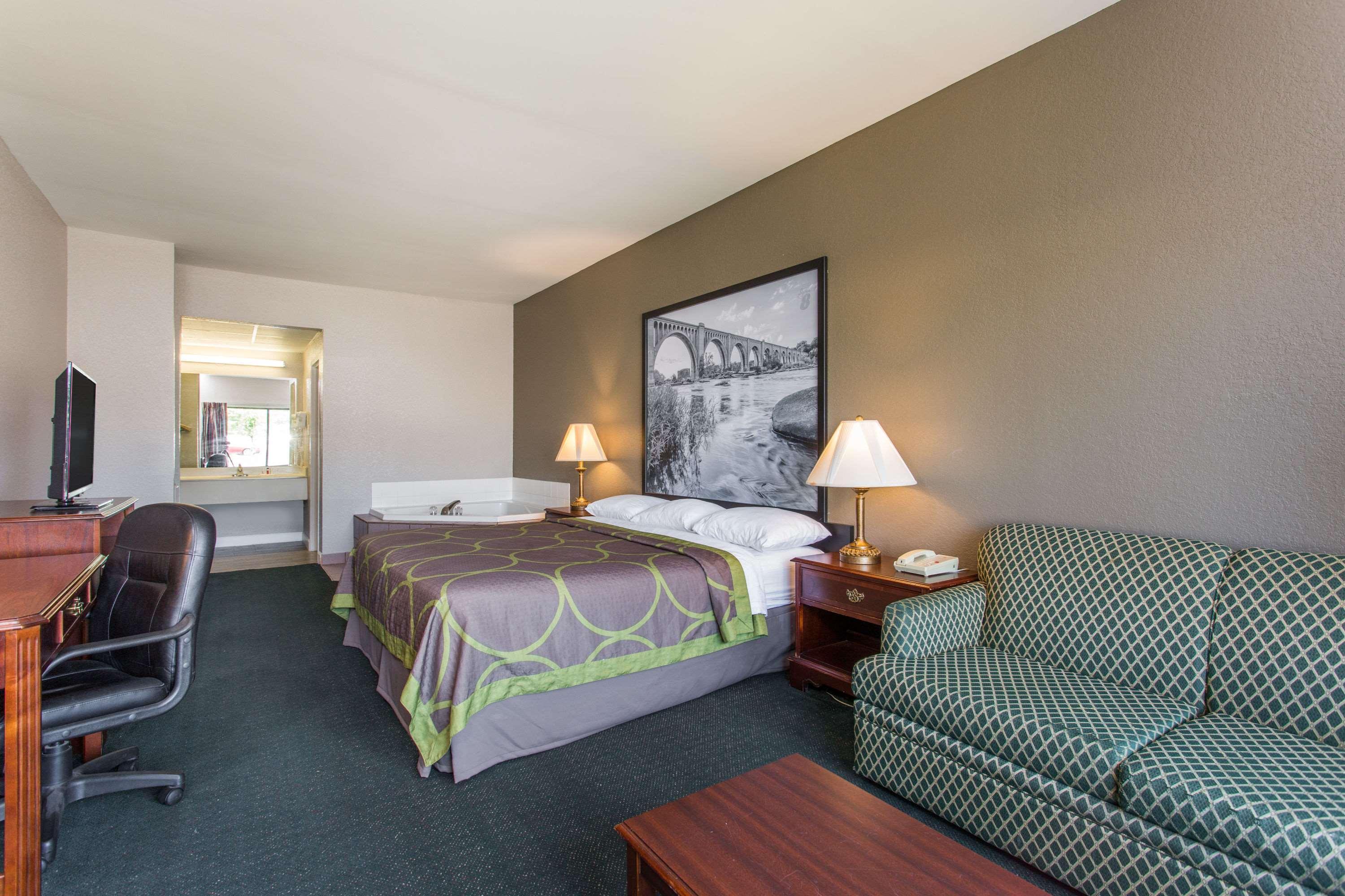 Super 8 by Wyndham Petersburg Motel Eksteriør billede