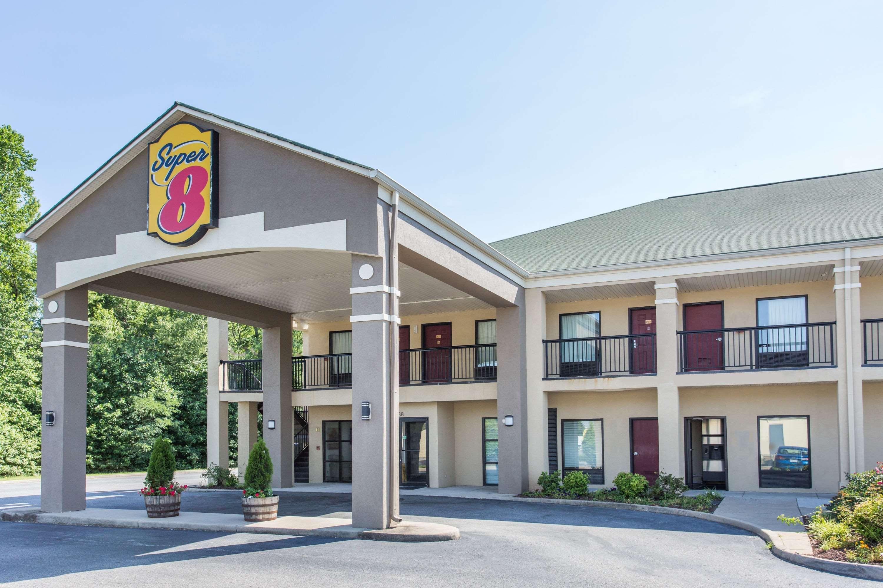 Super 8 by Wyndham Petersburg Motel Eksteriør billede
